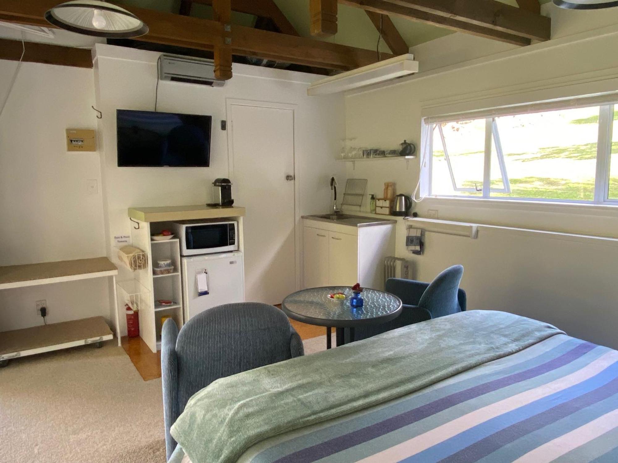 Superb Studio Retreat With Spa, Pool & Bbq Access Whanganui Exterior foto